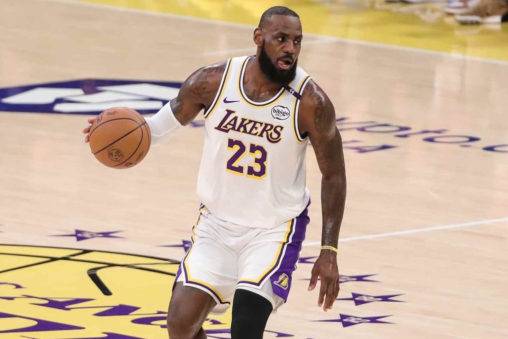 นักบาสเกตบอล NBA ที่รวยที่สุด