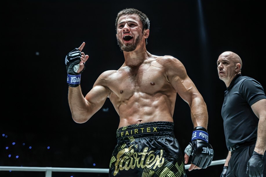 Saemapetch Fairtex vs Abdulla Dayakaev
