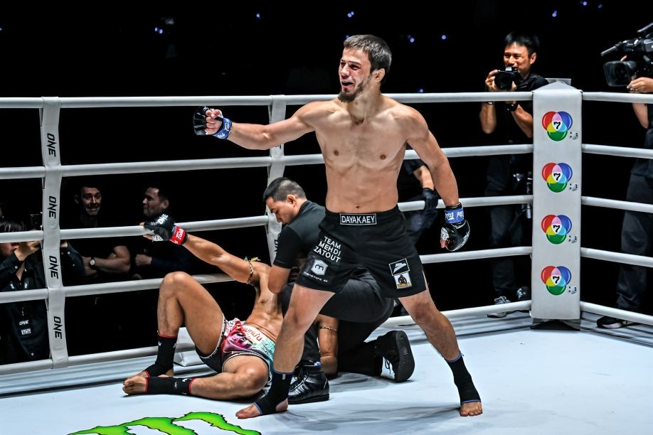 Saemapetch Fairtex vs Abdulla Dayakaev