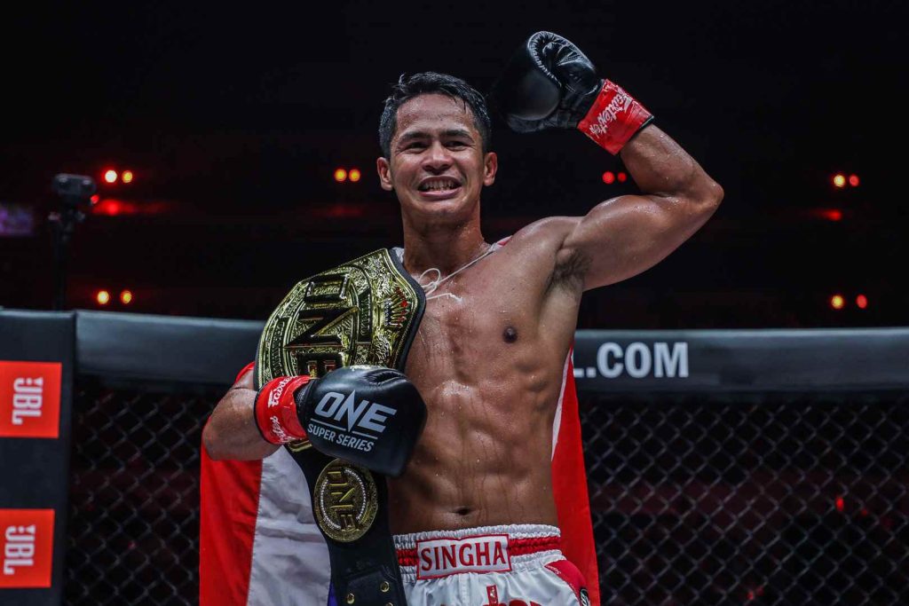 นักสู้มวยไทยรุ่นเฟเธอร์เวทใน ONE Championship 2025