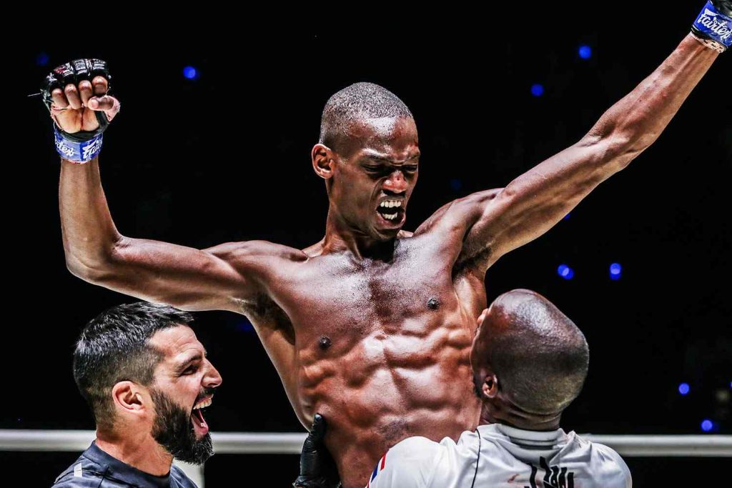 นักสู้มวยไทยรุ่นเฟเธอร์เวทใน ONE Championship 2025