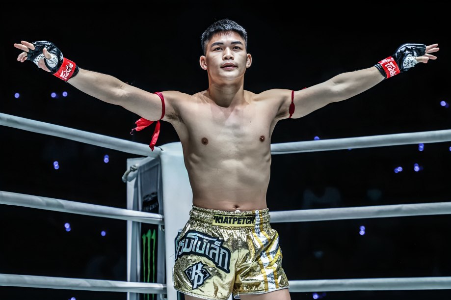 นักสู้มวยไทยรุ่นแบนตัมเวต