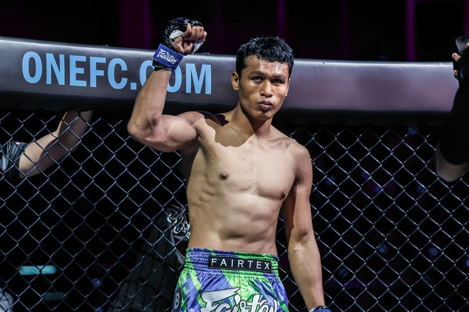 นักสู้มวยไทยรุ่นเฟเธอร์เวทใน ONE Championship 2025