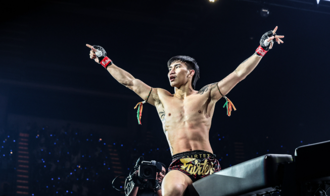 Tawanchai PK Saenchai Kickboxing Return