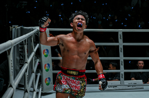 Suriyanlek vs Decho