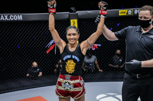 Female Muay Farang Fighters